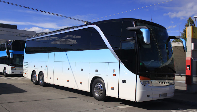 Luxury-Bus-For-Rent
